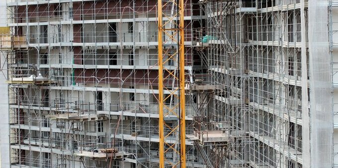 Continua lo sciopero dei lavoratori edili: a Zurigo cantieri chiusi dalle 6
