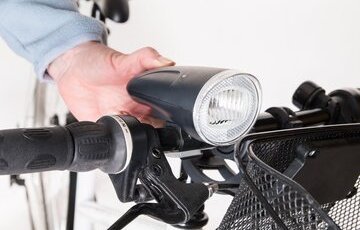Luci per biciclette: la sicurezza costa solo 30 franchi: Test sui fari