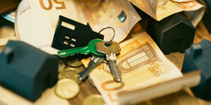 Ipoteca in Svizzera nel 2026: conviene la fissa o il SARON? La guida in 6 passi per scegliere (con i tassi di oggi, dallo 0,7% al 2%)