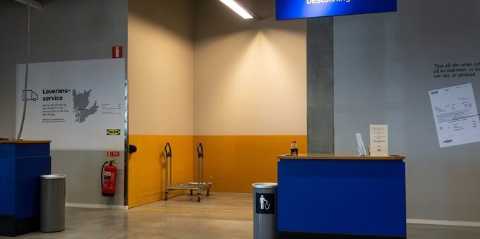 Ikea Svizzera, la Confederazione boccia il «Family-Preis»: 15'000 cartellini da rifare in tutti i negozi, anche a Grancia. Cosa controllare alla cassa