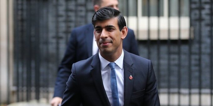 Rishi Sunak è il nuovo primo ministro britannico. Politica e curiosità sul neo premier