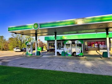 Benzina quasi a 2 franchi al litro, gasolio da riscaldamento a +60%: cosa cambia oggi per chi vive in Ticino