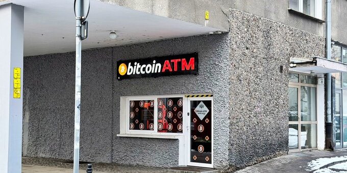 Bitcoin da 79'500 a 76'500 dollari in sei minuti: il flash crash che ha bruciato 1.7 miliardi di posizioni a leva