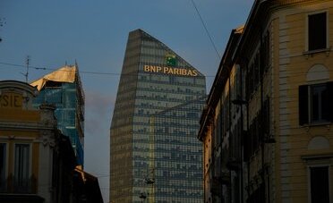 Stablecoin in Svizzera 2026: arriva il franco digitale di UBS e 5 banche, mentre la stretta MiCA cancella USDT dagli exchange europei (cosa cambia per chi compra dalla CH)