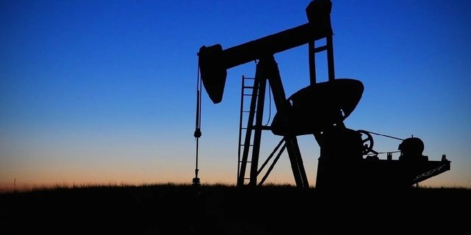 Crolla il prezzo del petrolio: effetto temporaneo? Scopriamo perché