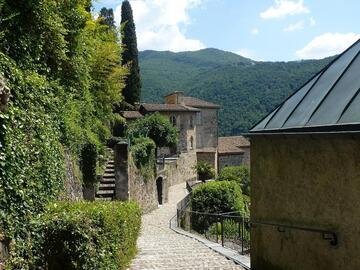 "Un amore di luogo": alla scoperta delle 50 perle della Svizzera. Tra le località scelte anche Meride e Morcote
