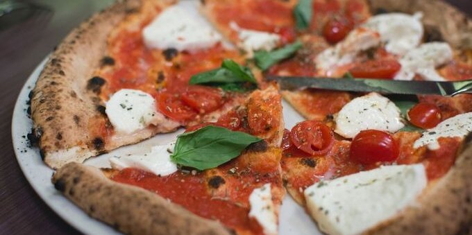 Pizza, carne e verdura: cosa mangiano i bambini in Svizzera? Al via lo studio promosso dalla Confederazione