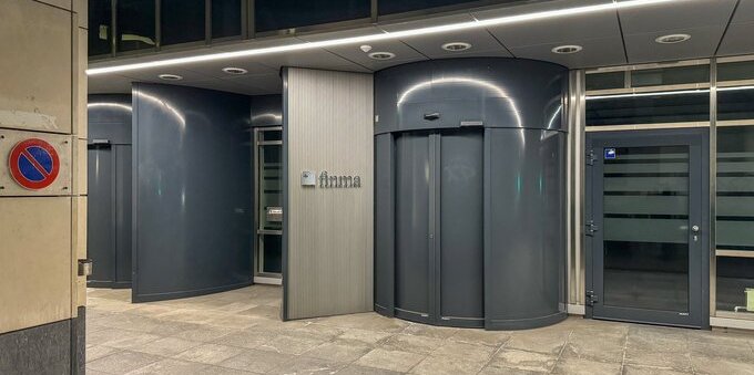 FINMA stringe sulle criptovalute: cosa cambia in Svizzera per chi le detiene (e le 2 nuove licenze in arrivo)