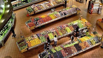 Gli svizzeri stanno comprando di più, ma il loro potere d'acquisto è in calo
