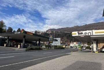 Benzina, la guerra dei prezzi nella fascia di confine. Come riconquistare i frontalieri del pieno?