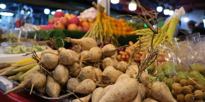 Mercati settimanali del Ticino: dove si fa la spesa vera (e quanto costa davvero un pezzo di formaggio d'alpe)
