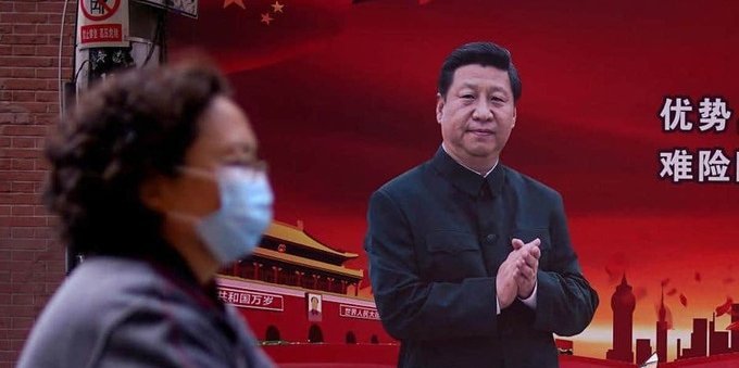 Il governo cinese apre le porte al turismo, il resto del mondo le chiude. Ecco le nuove regole per viaggiare per e dalla Cina