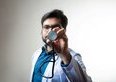 Tetto alla fatturazione dei medici dal 2027: la nuova regola federale che può frenare (o far salire) i premi di cassa malati in Ticino