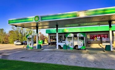 Benzina quasi a 2 franchi al litro, gasolio da riscaldamento a +60%: cosa cambia oggi per chi vive in Ticino