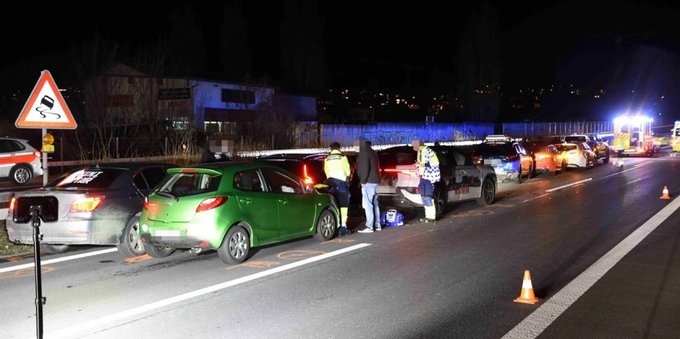 Incidente stradale multiplo sulla A13 a Zizers provoca sei feriti
