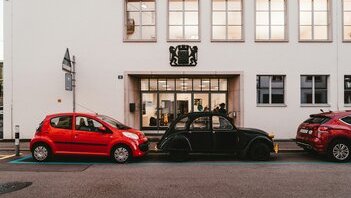 Importare un'auto in Svizzera dall'Italia: la guida in 6 passi (quanto costa davvero tra IVA, imposta e collaudo)