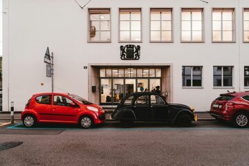 Importare un'auto in Svizzera dall'Italia: la guida in 6 passi (quanto costa davvero tra IVA, imposta e collaudo)