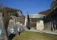 Le Gole della Breggia, il canyon ticinese nato da una fabbrica di cemento: 20 franchi per camminare nel buio delle gallerie che hanno costruito mezza Svizzera italiana