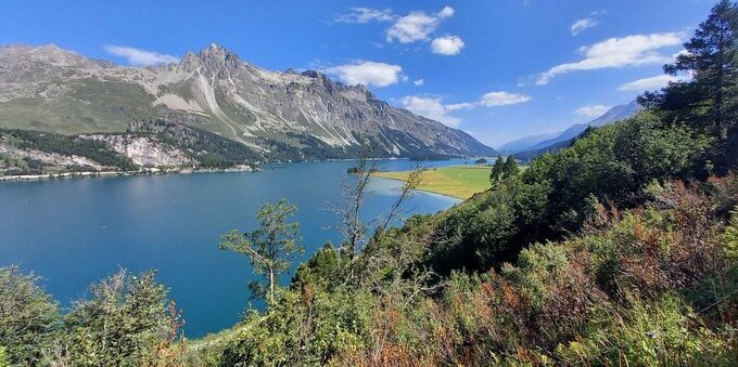 Pernottamenti in albergo: si torna ai livelli pre-pandemia. Crescono tutti, tranne il Ticino. St. Moritz tra le top-10