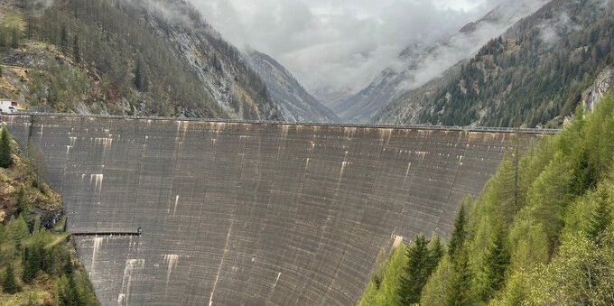 In Ticino si pensa ad alzare le dighe per produrre più energia. La prima sarà quella del Sambuco