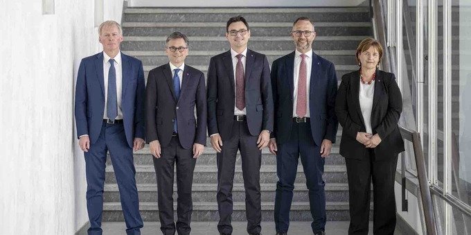 Bellinzona, Governo «nuovo» ma dipartimenti vecchi. Le foto della cerimonia di insediamento