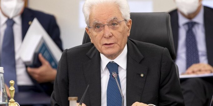 Il presidente italiano Mattarella respinge le dimissioni di Draghi. Il Governo va al voto in Parlamento