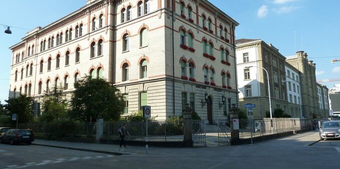 Le telefonate dei finti funzionari sono crollate del 75%: ora la truffa passa da TWINT e dal codice QR nella cassetta delle lettere