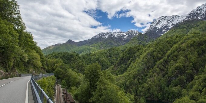 Il Treno del Foliage riparte dal 10 ottobre: la tratta Locarno-Domodossola da 36 a 52 euro che i grandi giornali internazionali hanno eletto tra le più belle d'Europa