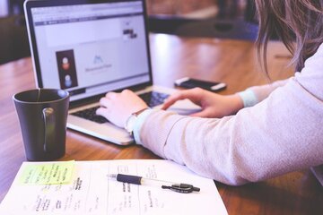 Telelavoro dei frontalieri: in arrivo un nuovo accordo sulle assicurazioni sociali. Ecco i Paesi che vi aderiscono