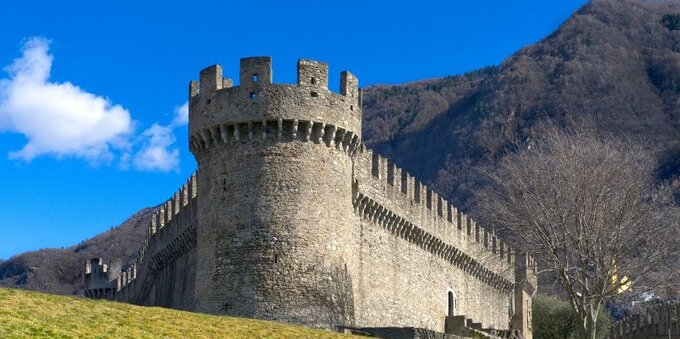 Castelli di Bellinzona, il referendum è riuscito: 4'650 firme contro i 19 milioni del Municipio, si vota in autunno
