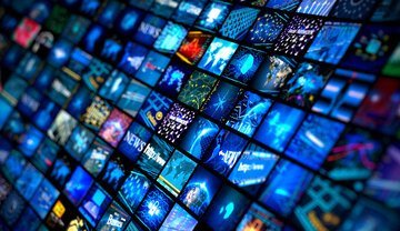 Larissa Bieler, Christine Gabella e Colin Porlezza nella Commissione federale dei media