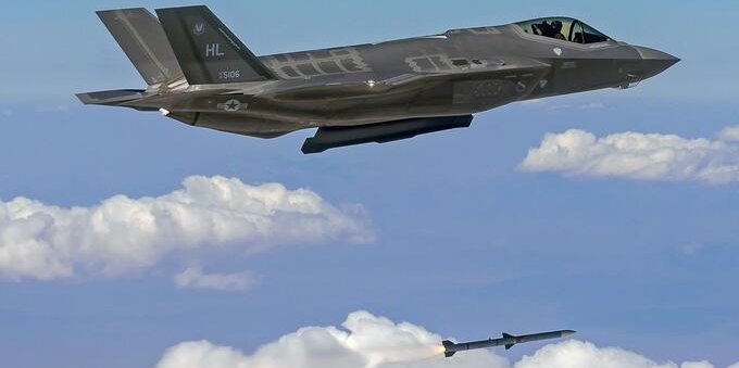 Iniziativa popolare Stop F-35A: il Consiglio federale non ci sta e chiede di rivedere i tempi