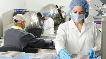 Malcantone in un giorno da Lugano: la fabbrica che sforna 8'000 tonnellate di cioccolato l'anno, il maglio ad acqua e quanto costa davvero la gita