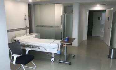 Congedo per assistere un familiare malato in Svizzera: quanti giorni spettano e chi paga lo stipendio