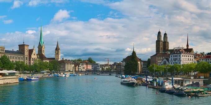 Fuga dei laureati: il Ticino perde 495 giovani l'anno verso gli altri cantoni, solo uno su due torna