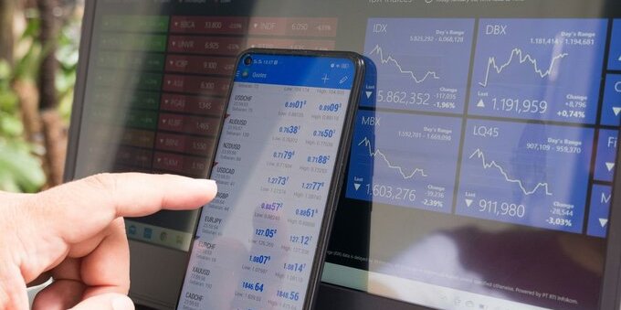 Binance ritira la domanda di licenza MiCA in Grecia: cosa cambia (e cosa no) per chi usa l'exchange dalla Svizzera