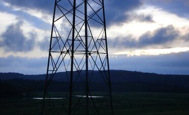 Elettricità, le tariffe scendono ancora nel 2027: fino al -6% dopo il -4% di quest'anno, ecco cosa cambia in Ticino