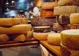 Formaggio d'alpe ticinese, la stagione è iniziata: 4 indirizzi per vederlo nascere quest'estate (e quanto costa davvero una forma DOP)
