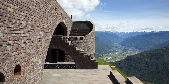 Monte Tamaro, la montagna dei bambini (e di Mario Botta): cosa fare quest'estate sull'Alpe Foppa e quanto costa davvero una giornata in famiglia