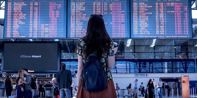 Sciopero mezzi di trasporto: un venerdì nero per aerei e treni in Italia