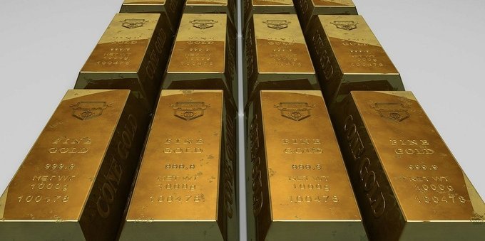 L'oro sfonda i 2000 dollari l'oncia. Conviene investire o no?