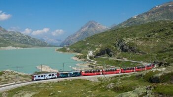 Bernina Express da Lugano: il bus rosso delle 10:00, il treno Patrimonio UNESCO e il trucco del regionale per pagare la metà