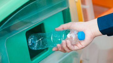 Riciclare Pet ci fa bene: risparmiati oltre 34 milioni di litri di petrolio in un anno