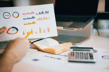 Citi abbassa i target su Bitcoin ed Ethereum: 82'000 USD e 2'240 USD — flussi ETF azzerati e CLARITY Act fermo al Senato