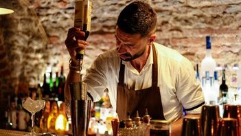 Lavoro estivo per i giovani in Ticino: la guida in 7 punti, da quanto puoi guadagnare ai contributi che ti trattengono (e la regola sul salario minimo che in pochi conoscono)