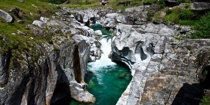 Canyoning in Ticino: 25'000 persone si tuffano nei nostri canyon ogni anno, ecco quanto costa (e quanto vale per le valli)