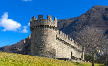 Castelli di Bellinzona, il referendum è riuscito: 4'650 firme contro i 19 milioni del Municipio, si vota in autunno