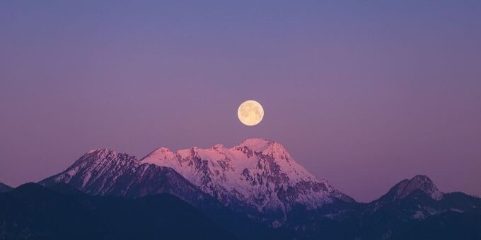 Luna rosa di aprile: significato, quando e come vederla