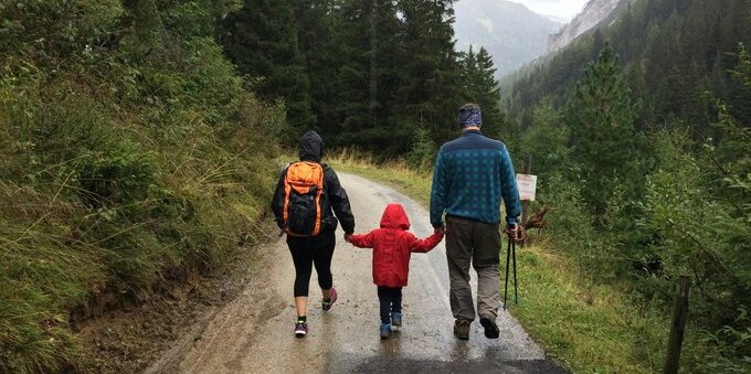 Assegni familiari, il PS lancia l'iniziativa popolare: 85 franchi in più al mese per figlio (1'020 all'anno)