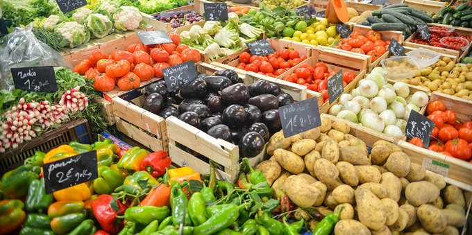 A luglio cala (di poco) il volume del commercio al dettaglio. Ma cresce rispetto al 2022